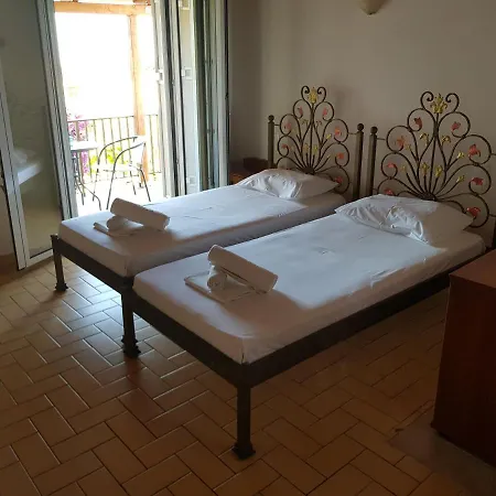 Filippos Apartments 